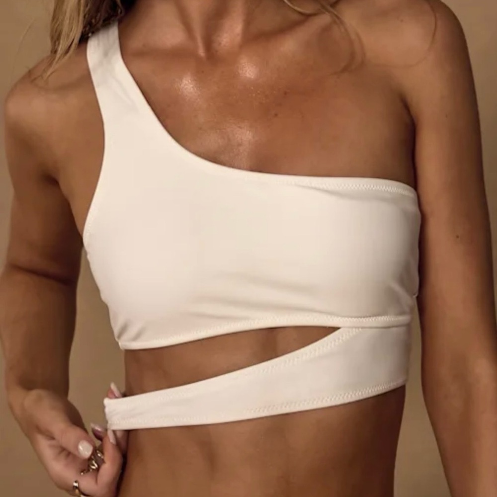 Lulus Sun and Games White One-Shoulder Cutout Bikini Top NWT